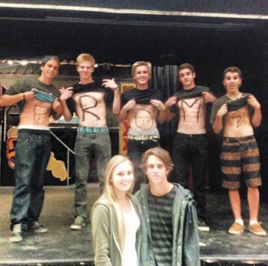 JarradPriv's tweet photo. How I asked her to prom🙈😍❤️ http://t.co/Y4LFd8T2tu