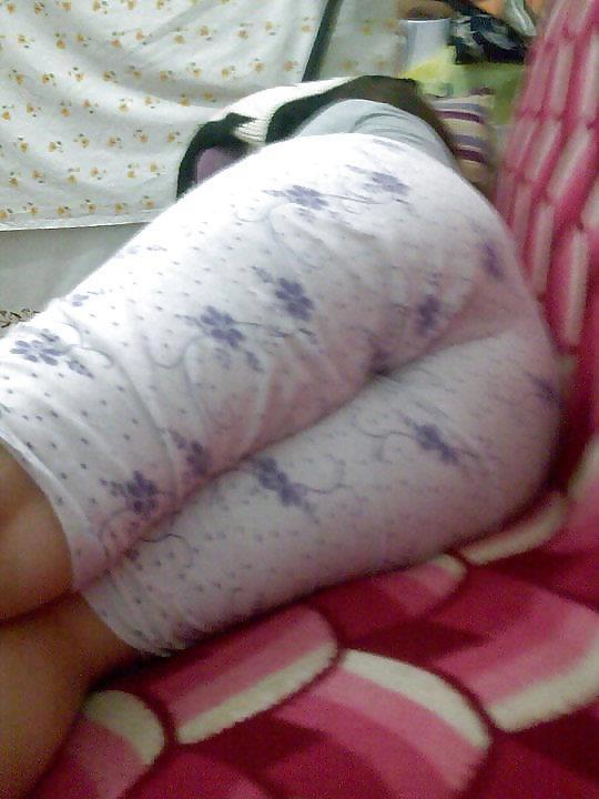 Annemin arkasında yatmak vardı şimdi