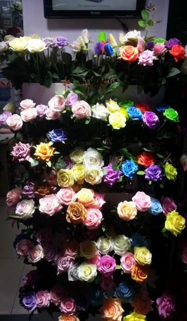 #artificial #roses which change #color by #temperature, soon available @ #ninitrade!  Various sizes &amp; colors!
