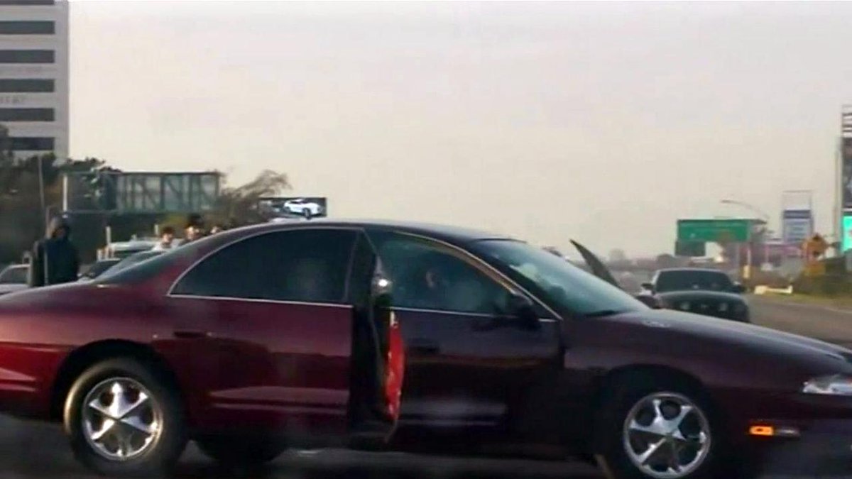 abc7newsbayarea's tweet photo. Oakland police are looking for suspects in a sideshow that shutdown traffic on I-880. http://t.co/04QjRoMZj4 http://t.co/lRnNfmWRT2