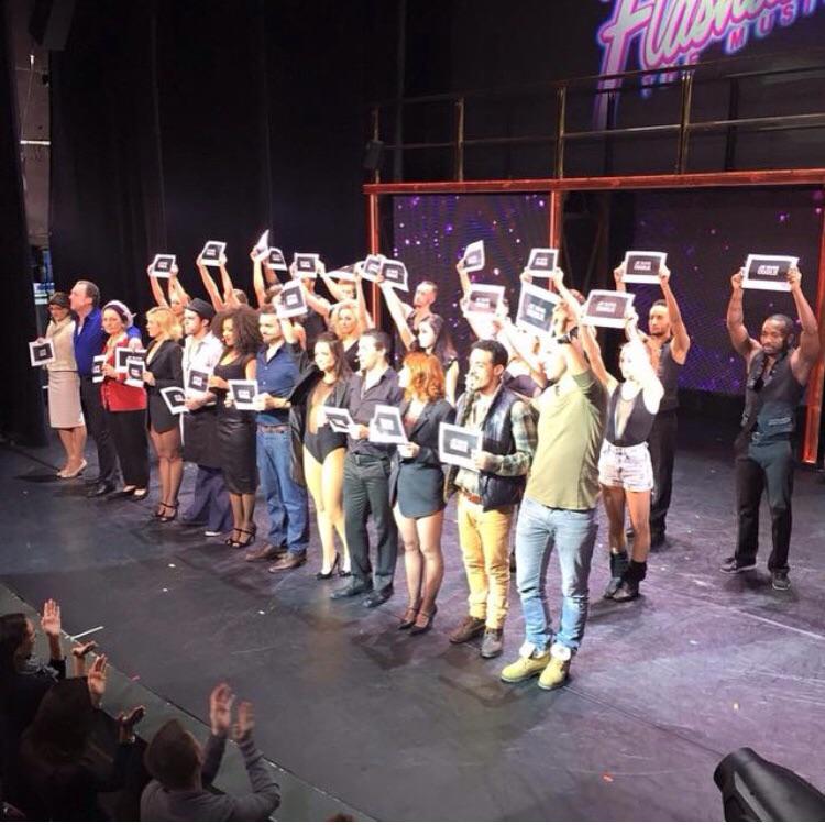 FlashdanceOff's tweet photo. #Flashdance
Ce weekend toute la troupe était Charlie! #JeSuisCharlie http://t.co/xGM7SsWmb2