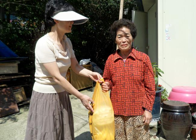 sunhanius's tweet image. 선한이웃 독거노인 반찬배달중 한컷