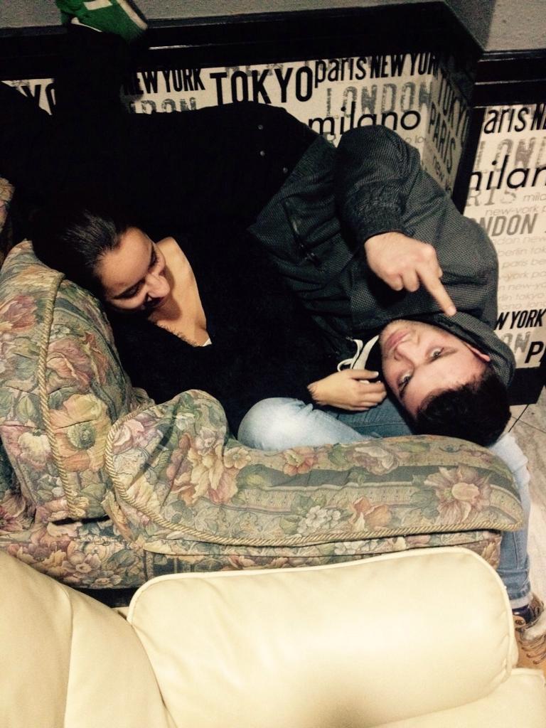 Edurneeeeeeee's tweet photo. Haces mi vida mas sencilla 🎶 @adrianpoke94 http://t.co/R04TtmV2CR