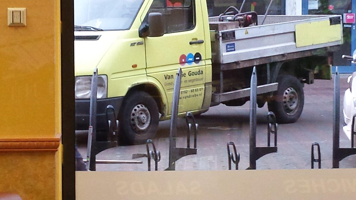 SubwayVld's tweet photo. Nog niet genoeg fietsenrekken in Vlaardingen centrum? Veerplein pas volgebouwd en nu verder in de Fransenstraat http://t.co/cJudn7Bn8p