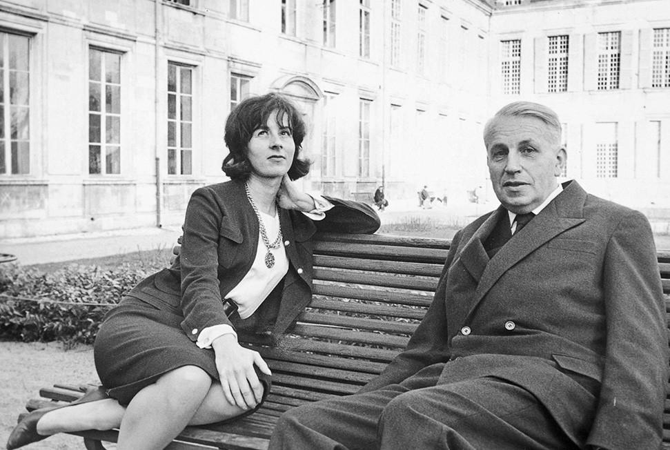 Photo inédite de Georges Bataille donnant sa dernière interview à Madeleine Chapsal, à Orléans en 1961.