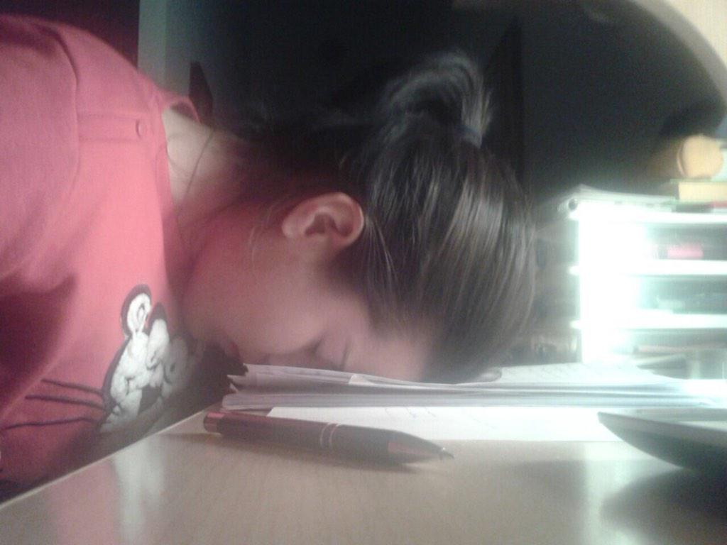 alexgomis1's tweet photo. Esta es @aidamtz15 en el momento que le he dicho que no comía con ella. Suele pasar. http://t.co/4Q8FMjowws