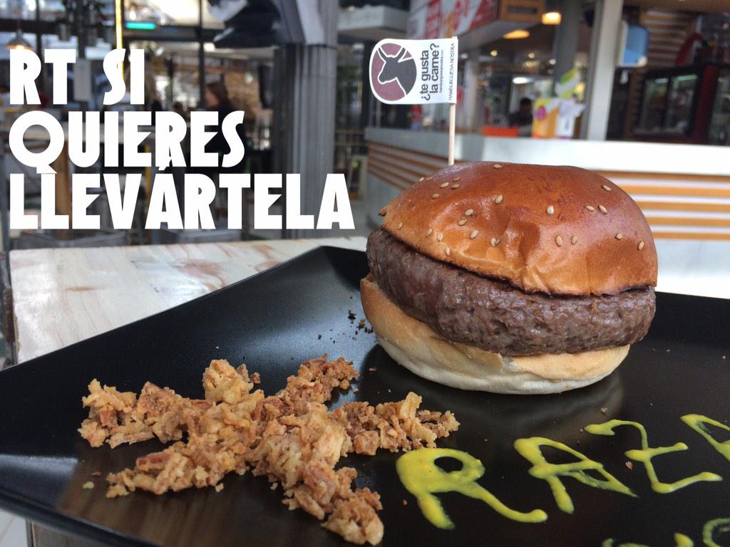 MercVictoria's tweet photo. RT si quieres llevarte esta Súper Hamburguesa "By The face" #SorteoMercado "finaliza martes 00:00h* #CordobaESP http://t.co/pNi9kWzt1R