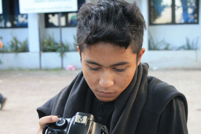 Ini drummer kita <a href="/Yusdi_Mujianto/">Kebul Damri</a>