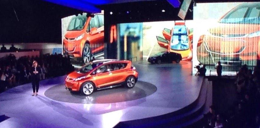 CarGlobe's tweet photo. También presentaron el @ChevroletMexico #VoltEV una nueva alternativa para la movilidad sustentable #GreenMobility http://t.co/BRzpUYUFIA
