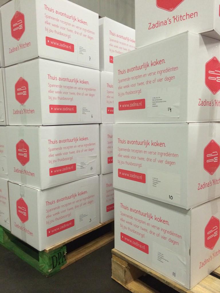 Het is maandag, eerste boxen van 2015 staan klaar voor vertrek #heerlijketen #LoveFood