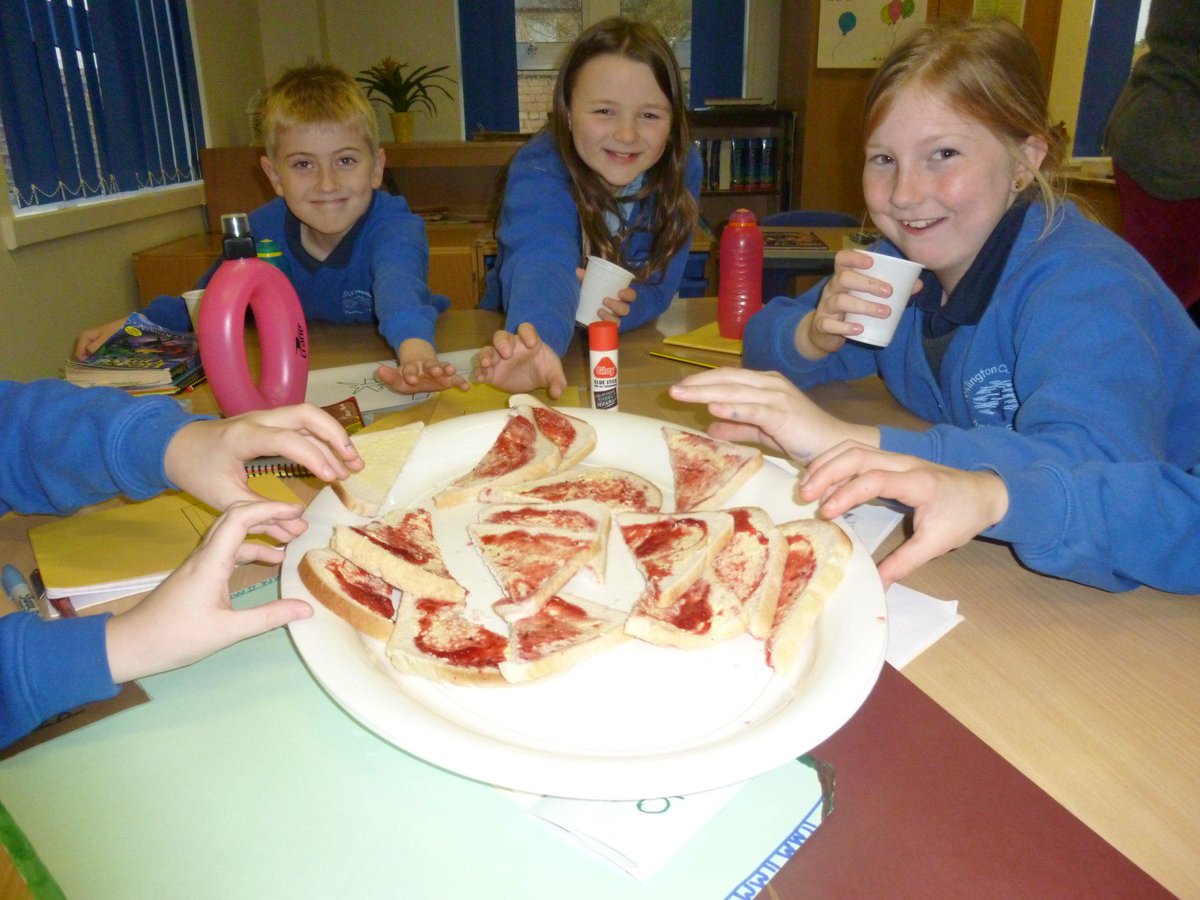 PCJS42's tweet photo. Tucking into a treat of bread and jam before hearing the shocking 1939 radio broadcast declaring Britain was at war. http://t.co/uHjWjZGsdl