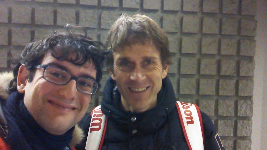 GiovanniBurro's tweet photo. @meloccaros dopo questa foto punto solo a Gianni clerici e Roger! Grazie "1000"! #RF1000 #skysport http://t.co/hVmk1sxpj5