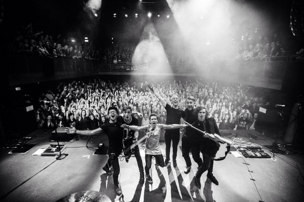 Vanavond om 20.00 uur komt de laatste videoclip van Only Seven Left, bij het liedje One More Time, online!
📷 Set Vexy