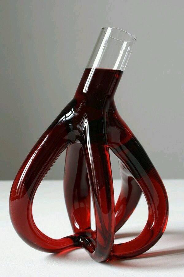 SumillerenCasa's tweet photo. Si se trata de decantar el #vino mejor hacerlo elegantemente http://t.co/sc7dUZZcKk