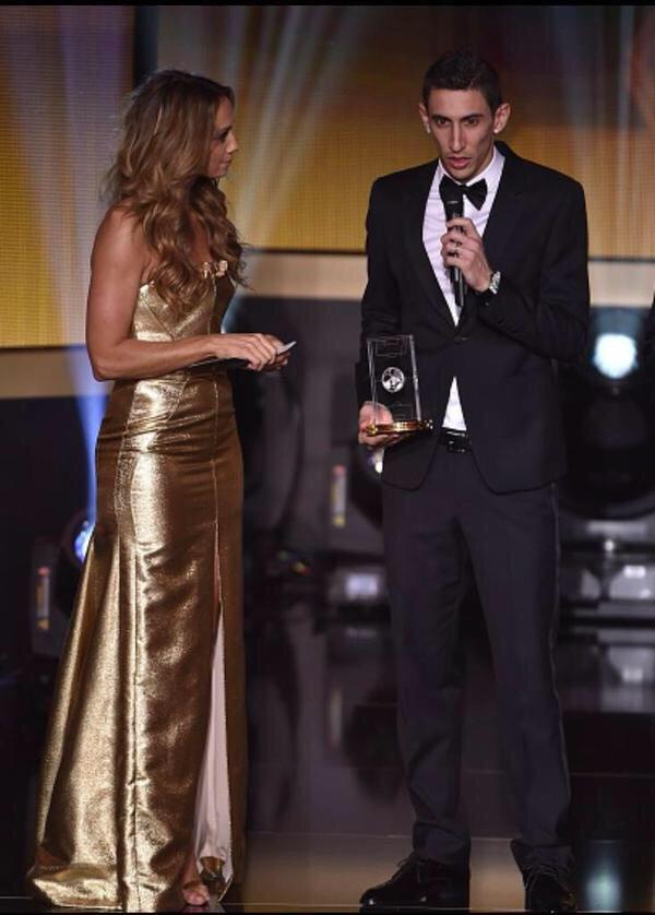 Angel Di Maria: "Please help me. They make me play with Tyler Blackett and Chris Smalling".