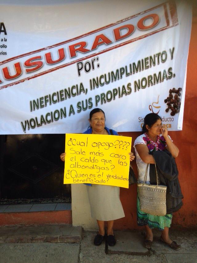 CafeCafeOax's tweet photo. Demandamos transparencia y justicia para el sistema producto café.
#CafeJusto #Oaxaca http://t.co/DlGwII3EeF