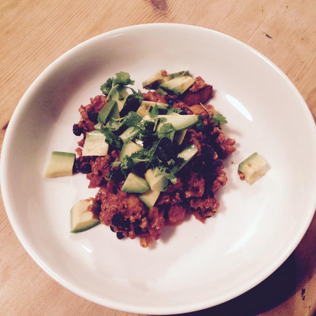 jeniuks's tweet photo. Turkey, black bean and sweet potato chilli. Great winter comfort food. #itsallgood @GwynethPaltrow http://t.co/SYAO4eeLZa