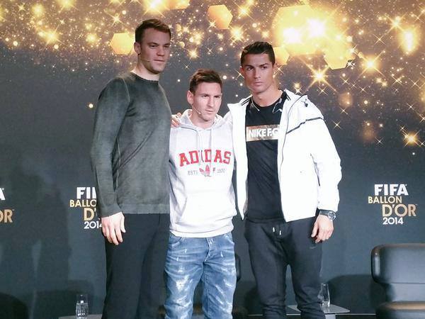ManUnited_GO's tweet photo. Quién de los dos mejores jugadores del mundo ganará el Ballon D'Or? 

RT -------> Cristiano Ronaldo
FAV ------> Messi http://t.co/8cr6O3BLgE