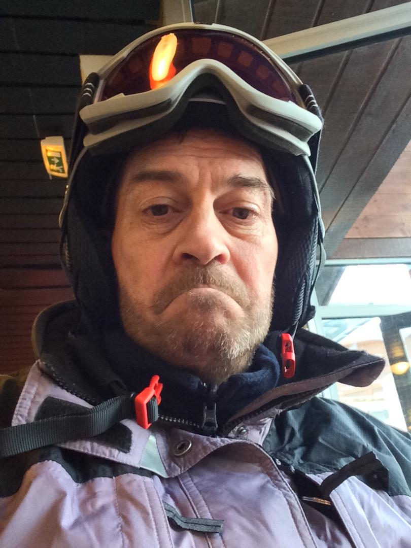 carpenter_troy's tweet photo. Really not very good at skiing #needmorelessons http://t.co/oetqYcaAd4