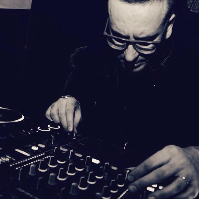 EvolutionShow15's tweet image. Il Dj #RobertoBiccari e' uno dei performers che si esibiranno durante la seconda serata di #EvolutionShow.