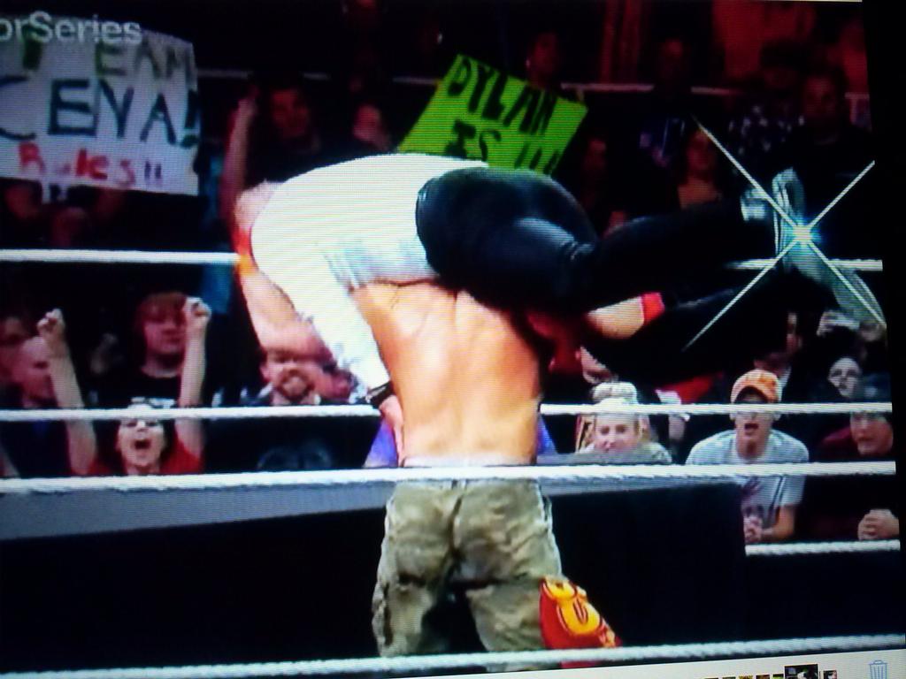 GDoro91's tweet image. John cena fa Double a a triple h sul tavolo