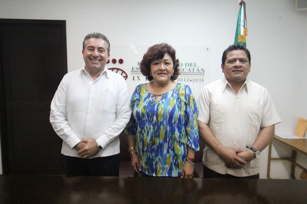 FTorresRivas's tweet photo. La Mesa Directiva de este período quedó conformada por mis compañeros diputados @Gonzalo_EA @FLORDIAZC @Javier_chimal http://t.co/0iq5v5OaNJ