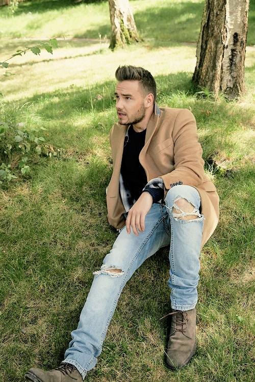 Well, here's a picture to start you off. I'm new, mind retweeting? 😋