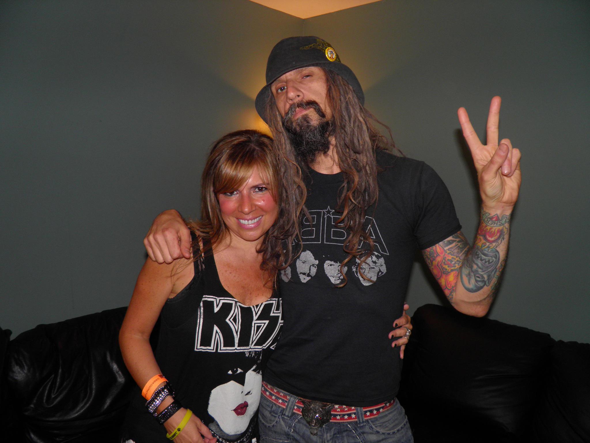 Happy Birthday to the amazing ROB ZOMBIE! Rock w me til 3p!   