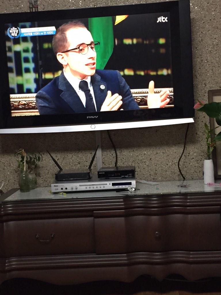 isk03464's tweet photo. @nonsummit 훈훈한 타일러!! 1화때랑은 사뭇 분위기가 많��� 달라진게 저만 느껴지나요??ㅎㅎ 타일러가 생각하는 사교육의 의미 적극 찬성합니다!! http://t.co/nlTBk3D4c3
