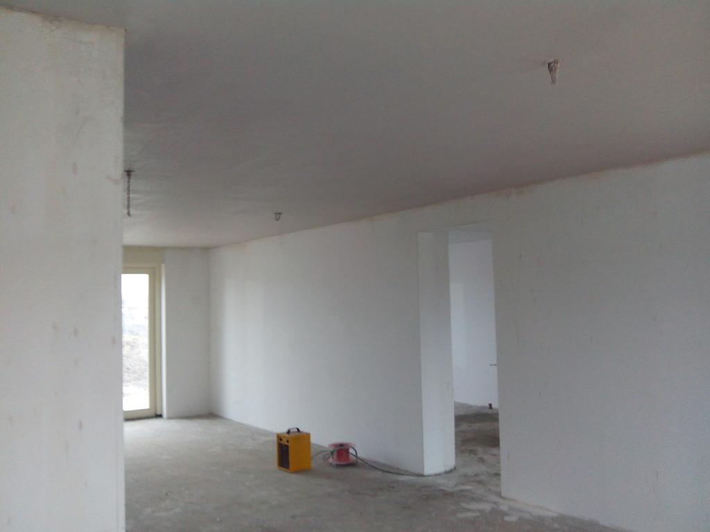 Ook voor een uitgestucadoort vlak plafond zijn we aan het goede adres bij <a href="/vlakenstrakurk/">Vlak & Strak Urk</a> . #oranjewijkurk