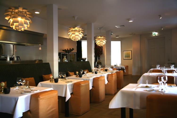 Eten op een Gelderland: Wereldmuseum met #Gelderland door <a href="/DOENrotterdam/">DOEN</a>.

#design #furniture