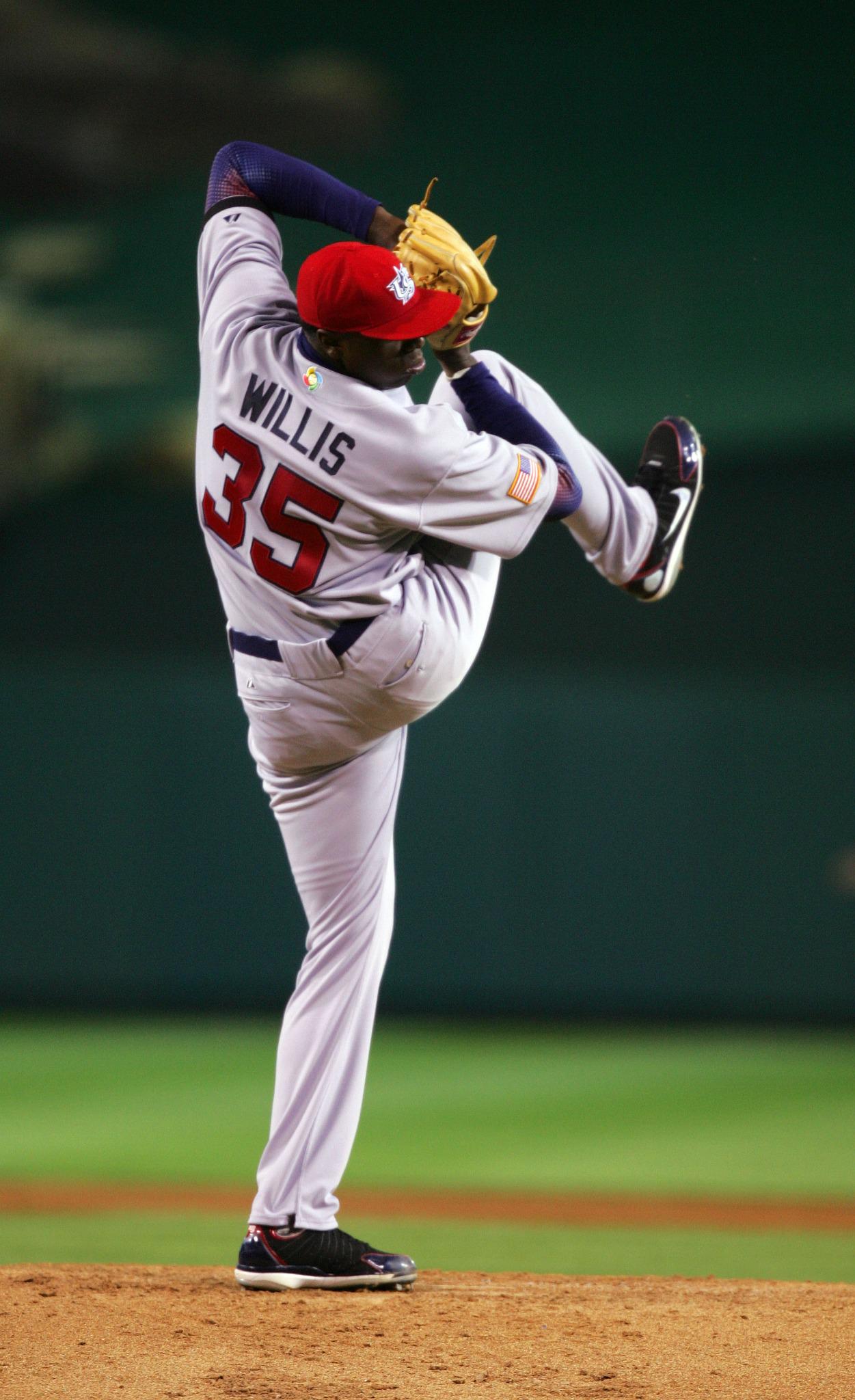 Happy 33rd Birthday to alum and former NL Rookie of the Year Dontrelle Willis  