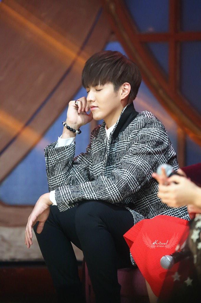 krisoul's tweet photo. 150110 Whisper in the moonlight #wuyifan #kris http://t.co/WFWODICBBT