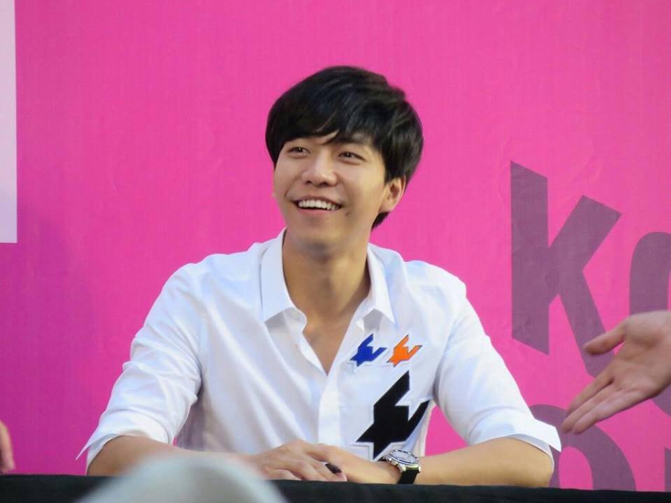 UntouchbleAiren's tweet photo. my smile boy~ 😍❤️ Happy in your smile!! #HappyBirthdayLeeSeungGi #LSG29thDay #AirensWithLSG credit to the owner http://t.co/cJ6XWMUli8