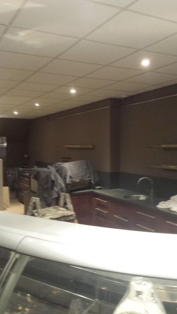 ijssalonpisa's tweet photo. Even een update van onze aanpassingen.  We liggen mooi op schema. Voorlopig nog steeds 23 januari weer open. http://t.co/jpwX2sjIm7