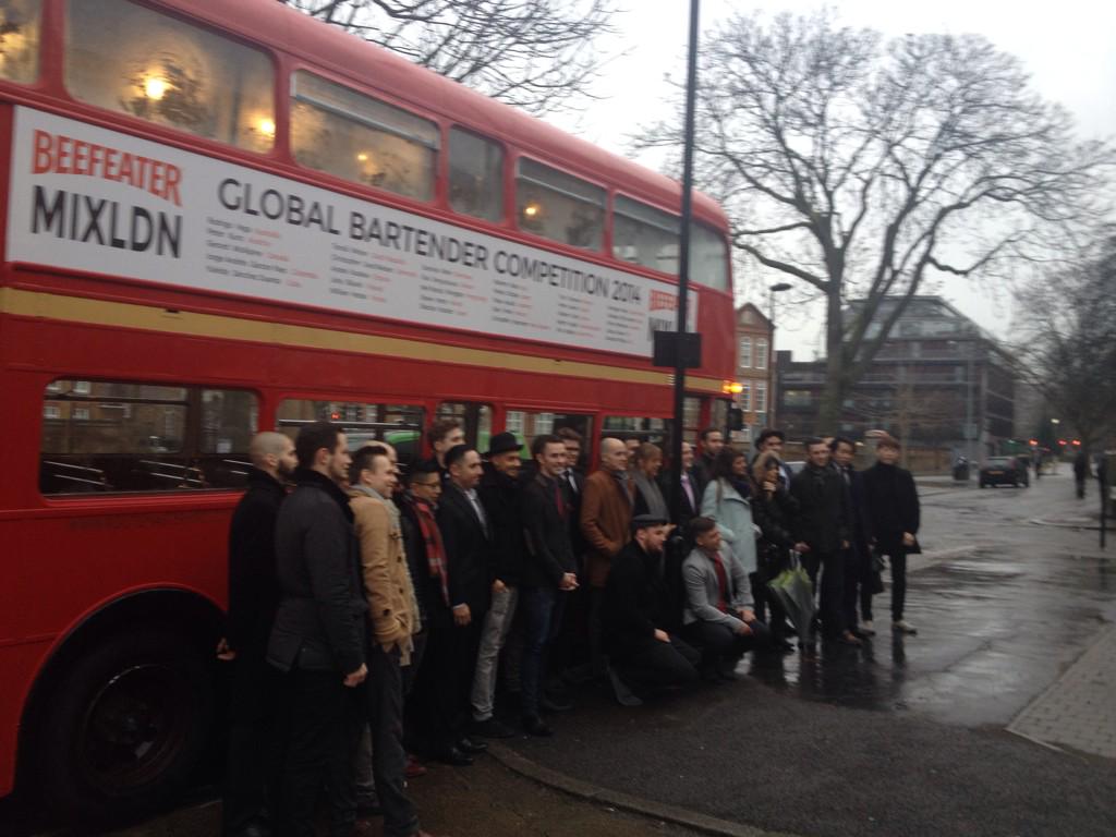 Aquí estamos en la destilería de BEEFEATER en Londres con los bartenders que compiten en la final mundial