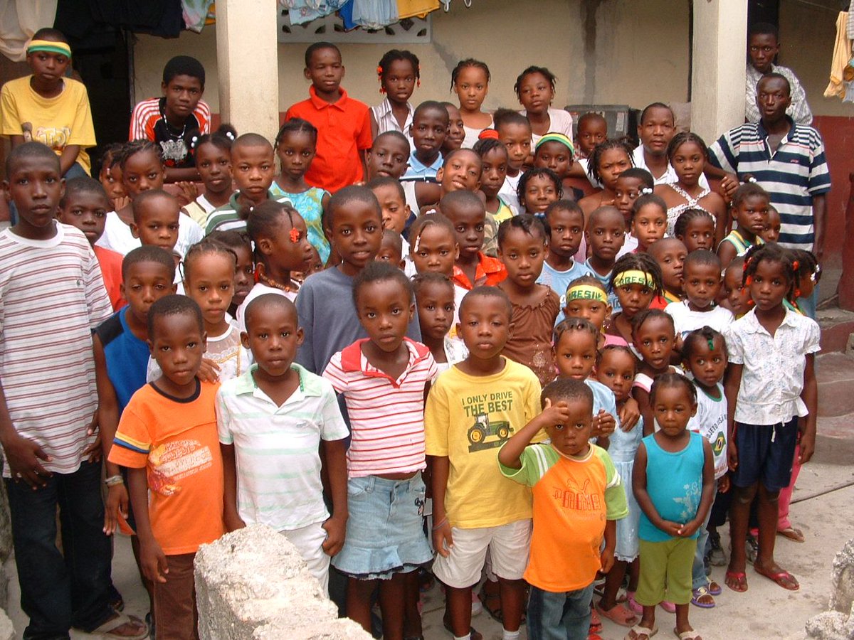 powerofedu's tweet photo. We remember the #HaitiEarthquake while looking forward to the future.  Here are students in 2010. #Haiti5Yrs http://t.co/f84nA3oymG