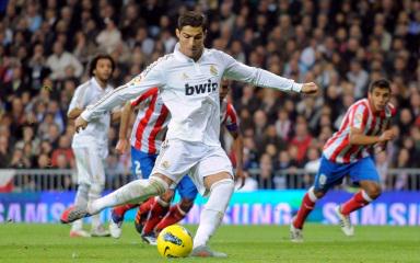 BookmakersRu's tweet image. Главным претендентом на «Золотой мяч - 2014» является португалец Криштиану Роналду. bookieons.ru