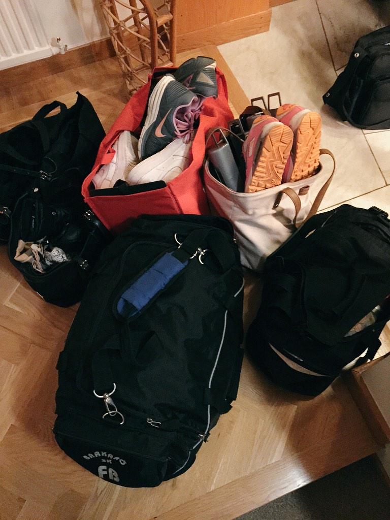 feliciaberg1997's tweet photo. Bara skilsmässobarn vet 💼👜👝👛 http://t.co/rlffEaI3tA