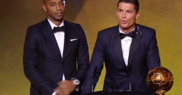 marca's tweet photo. Cristiano Ronaldo gana su tercer #BalondeOro http://t.co/x7ihhTDJtn http://t.co/6lEgjD0sfk