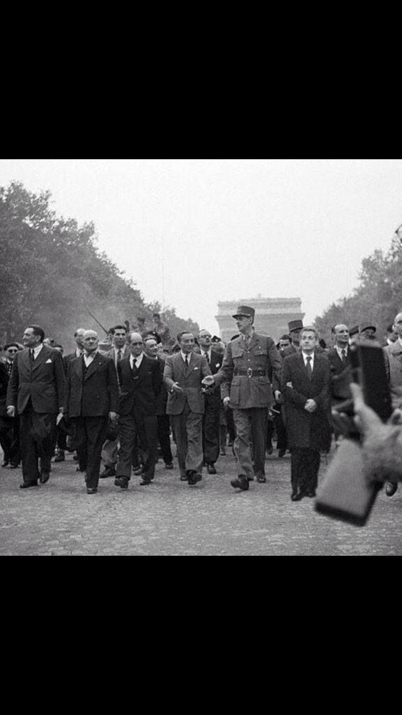 fgerschel's tweet photo. #JeSuisNico le hashtag qui incruste Sarkozy dans tous les grands moments de l'Histoire http://t.co/2TcmmbYsZF