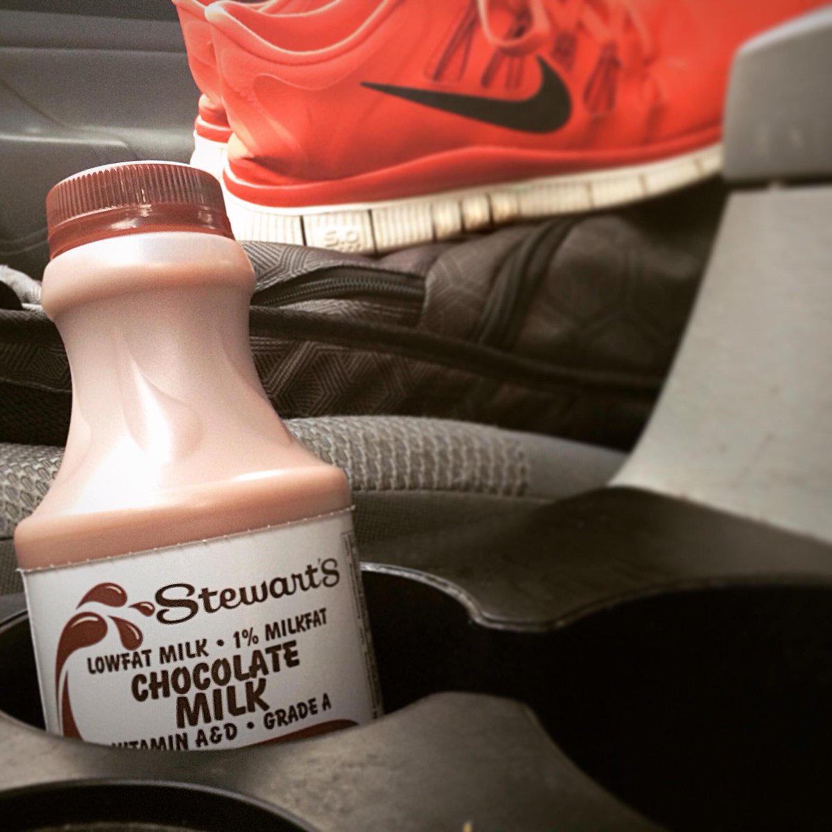 StewartsShops's tweet image. #ResolutionsFor2015: exercise more. 

You deserve a post-workout chocolate milk. Plus ours is #FarmFresh!