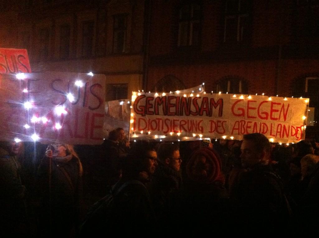 leskowitsch's tweet photo. Demo in Hannover für mehr Toleranz in unserem Land! #nopegida #hagida #gegendemo #hannover #JeSuisCharlie #Germany http://t.co/kke2v6QztH