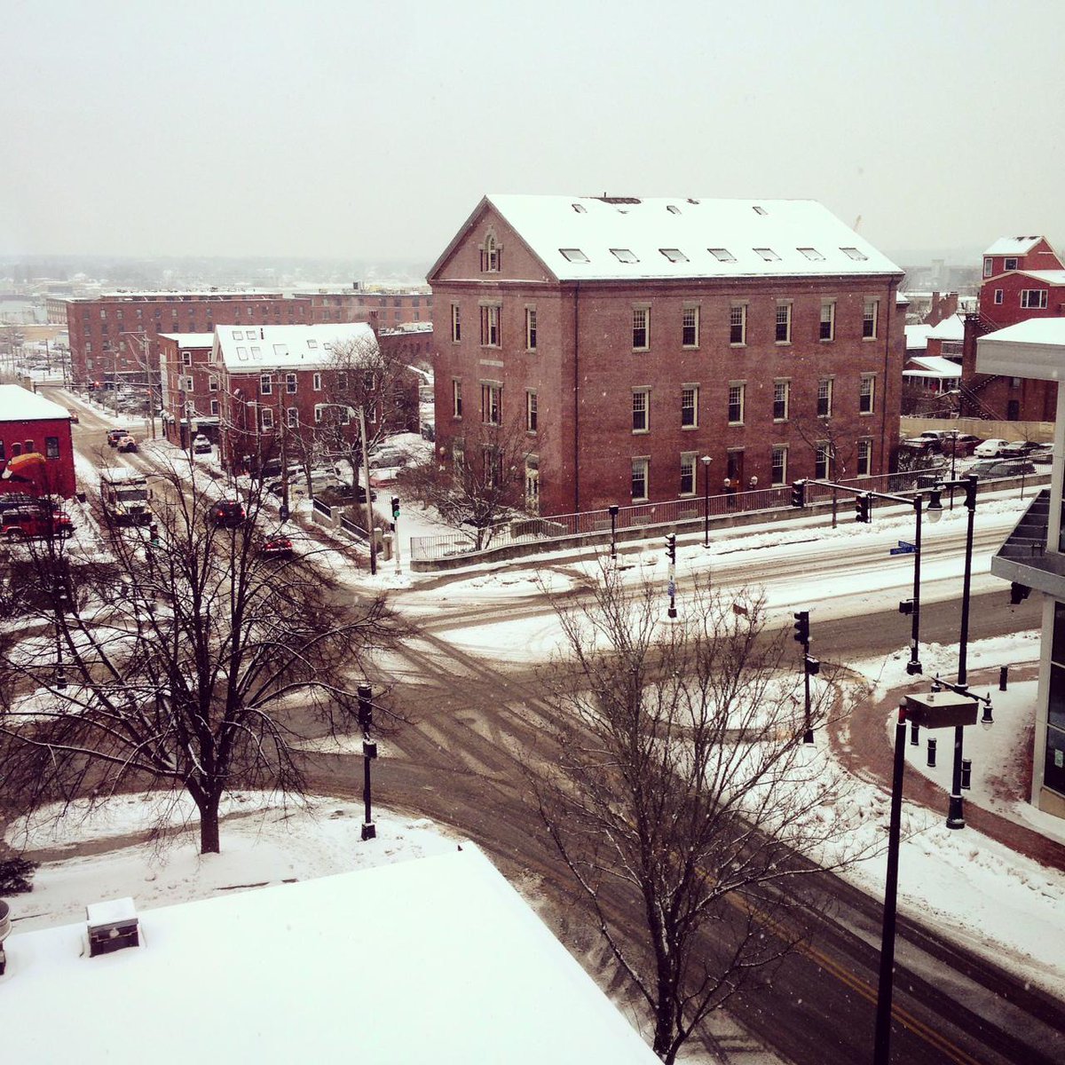 CDMComm's tweet image. There's something amazing about downtown #PortlandMe in the snow. #viewfromouroffice instagram.com/p/xwrLSkEyf4/