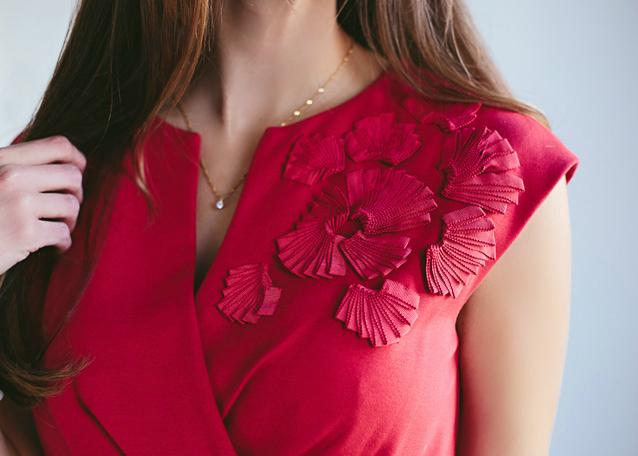hellotheFBTshop's tweet image. Every girl needs a little red dress: findingbeautifultruth.com/2015/01/detail… 📷: @kealajphoto #ontheblog #statementmaker
