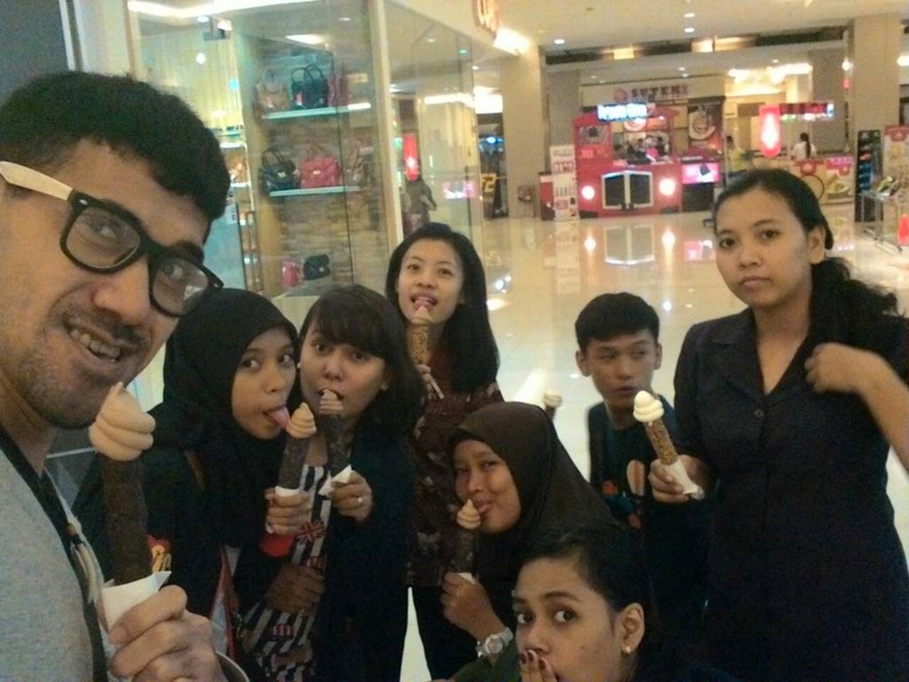 Alexanext's tweet image. Hung out with my classmates just to try this ice cream at Tangcit. #fun