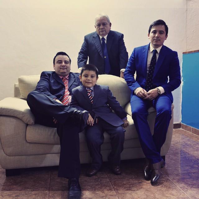 HombreGQ's tweet photo. "Three and a half men" #mensfashions #menstyleguide #menstyle #family #styleforboys #dresshim #dapper #gqego de e... http://t.co/mkQ8E0itCM