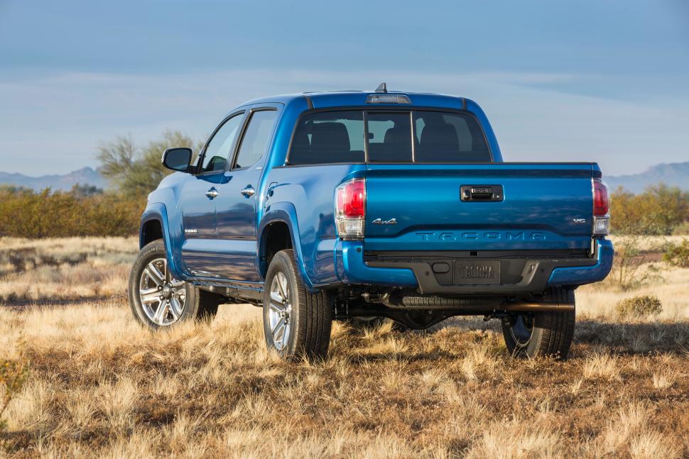 TriangleAutoB's tweet image. New #2016tacoma pictures leaked...whoa...that's a good looking truck.
@Toyota 
nydailynews.com/autos/auto-sho…