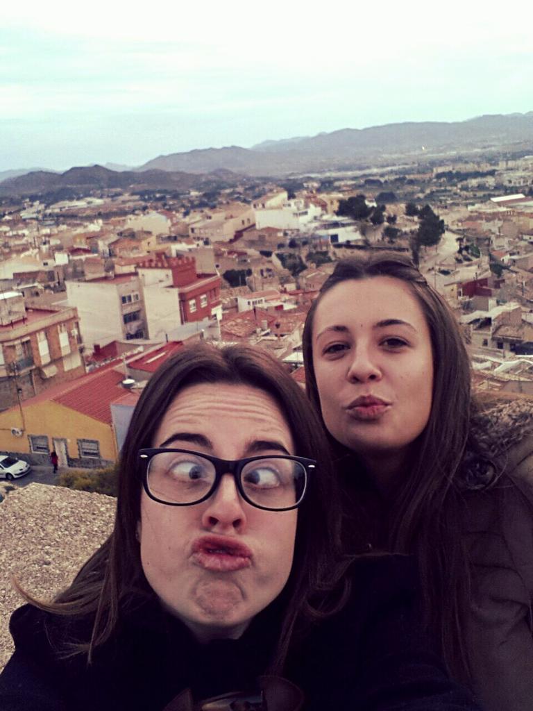 reneegomez13's tweet photo. ¿Estudiar?... Eso que eeeeeees??? @Aliciamotilla ✌✌ http://t.co/yRU76Hgpqe
