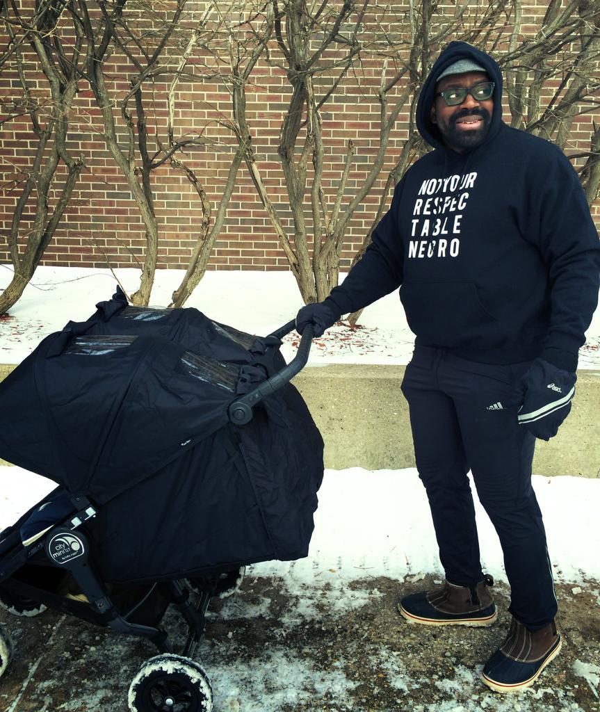 huedotart's tweet photo. Balmy 31°no #chicagoovercoat for this #notyourrespectablenegro! #newtwinsnewlife fam reps @awkward_duck @lowrisefemme http://t.co/UnBwS4Fe2f